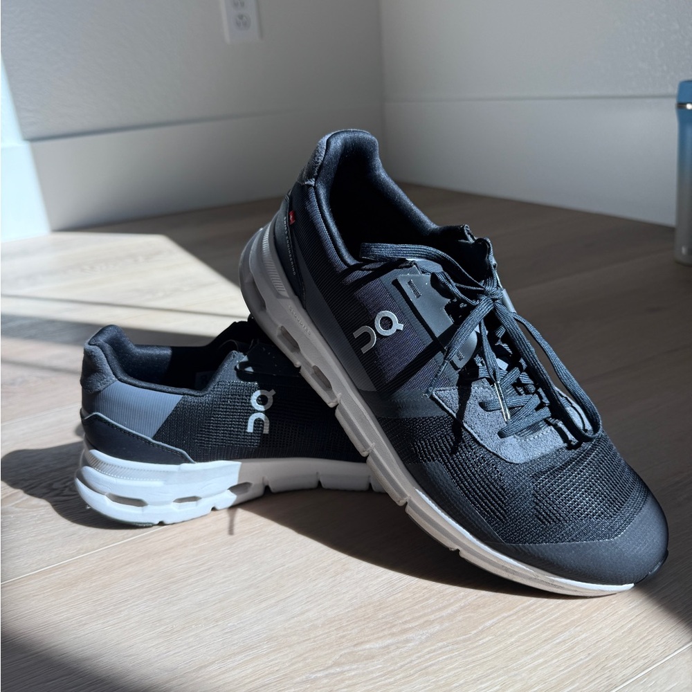 On Cloudtec Men’s size 10